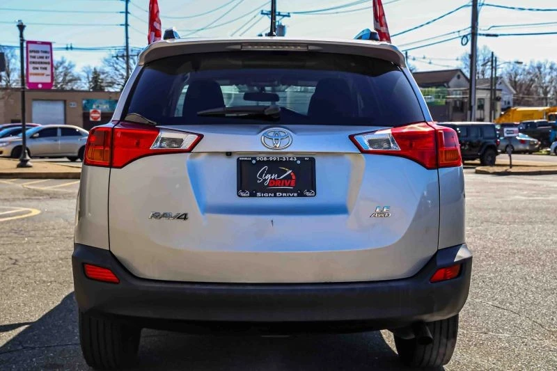 2013 Toyota RAV4 4th Gen - Image 5 of 12