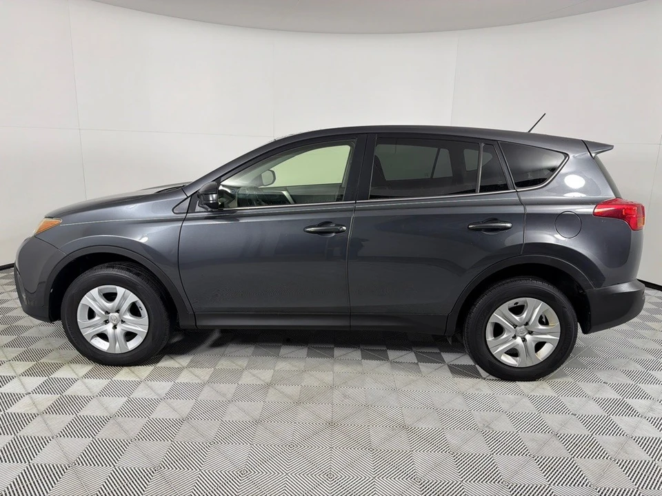 2013 Toyota RAV4 4th Gen - Image 8 of 12