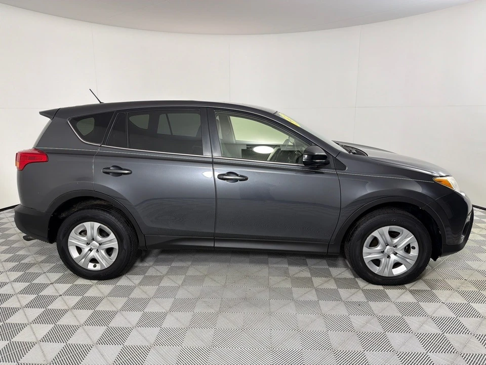 2013 Toyota RAV4 4th Gen - Image 4 of 12