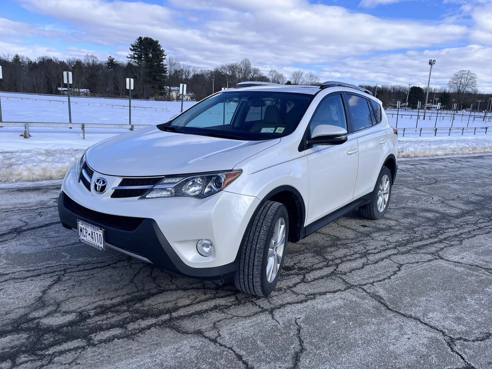 2013 Toyota RAV4 4th Gen - Image 2 of 18