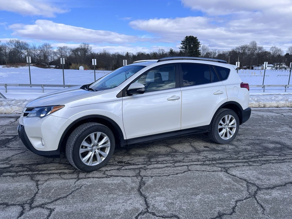 2013 Toyota RAV4 4th Gen - Image 4 of 18