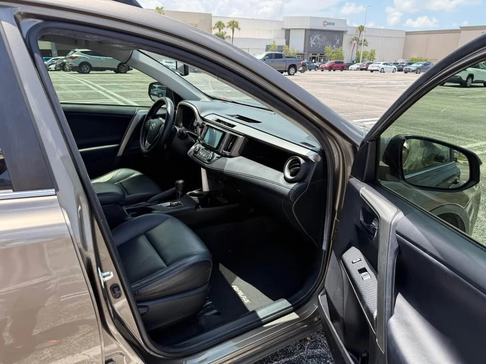 2013 Toyota RAV4 4th Gen - Image 13 of 18