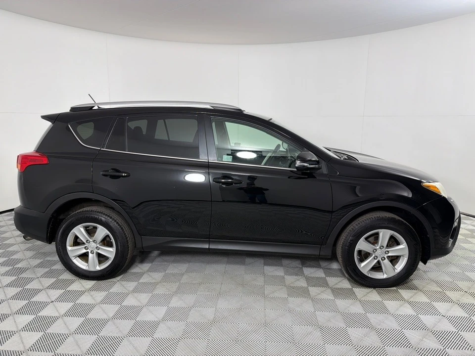2013 Toyota RAV4 4th Gen - Image 4 of 12