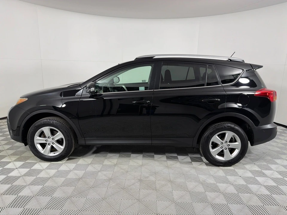 2013 Toyota RAV4 4th Gen - Image 8 of 12