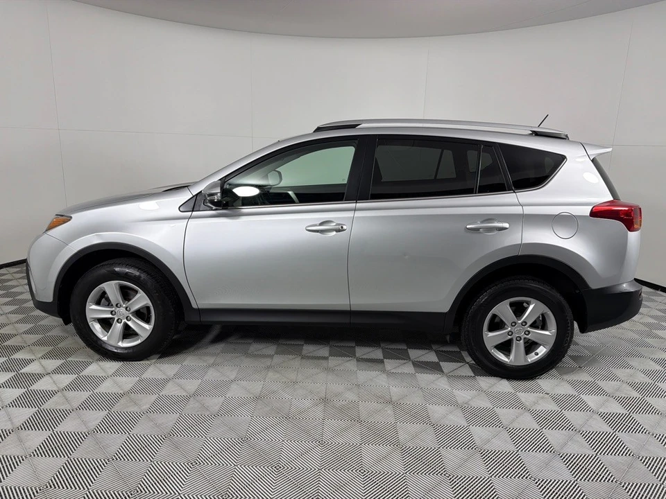 2013 Toyota RAV4 4th Gen - Image 8 of 21