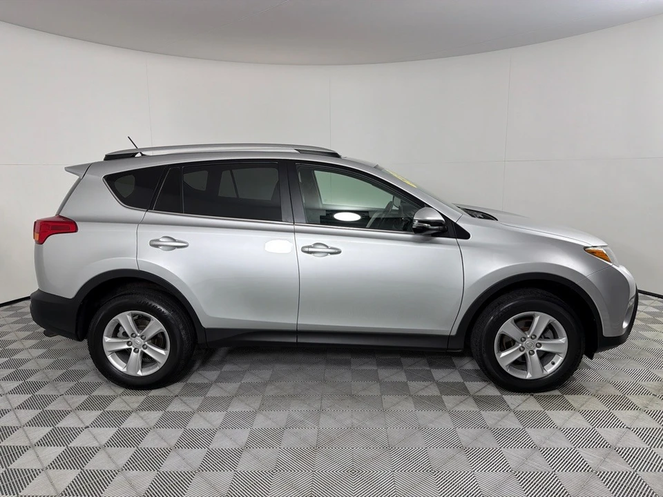2013 Toyota RAV4 4th Gen - Image 4 of 21