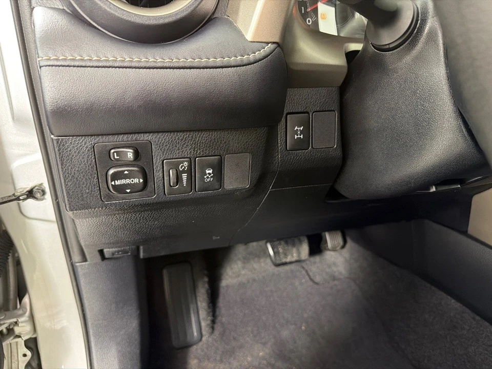 2013 Toyota RAV4 4th Gen - Image 13 of 21
