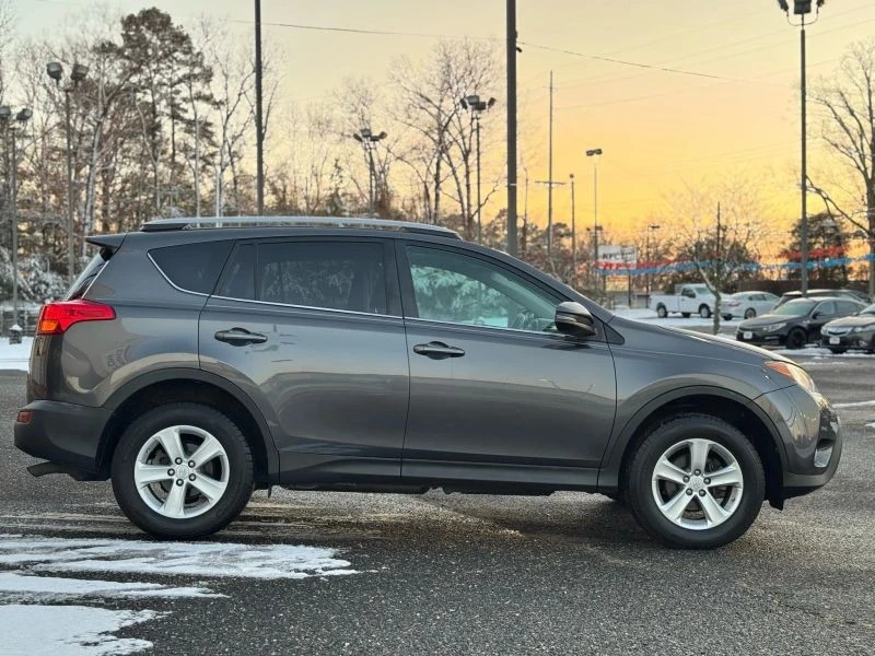 2013 Toyota RAV4 4th Gen - Image 6 of 12
