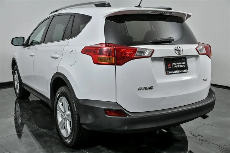2013 Toyota RAV4 4th Gen - Image 8 of 21