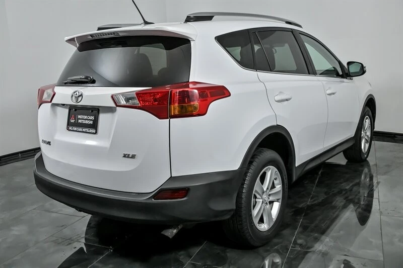 2013 Toyota RAV4 4th Gen - Image 10 of 21