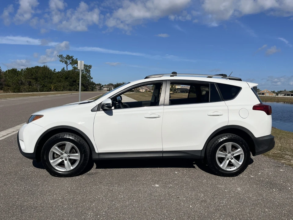 2013 Toyota RAV4 4th Gen - Image 4 of 21
