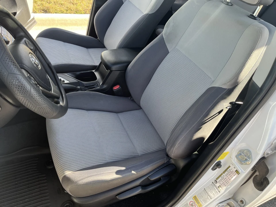 2013 Toyota RAV4 4th Gen - Image 18 of 21