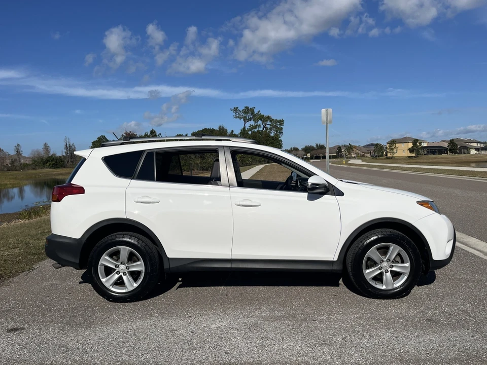 2013 Toyota RAV4 4th Gen - Image 10 of 21