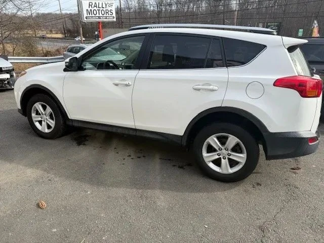 2013 Toyota RAV4 4th Gen - Image 8 of 11