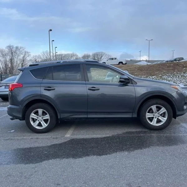 2013 Toyota RAV4 4th Gen - Image 10 of 12
