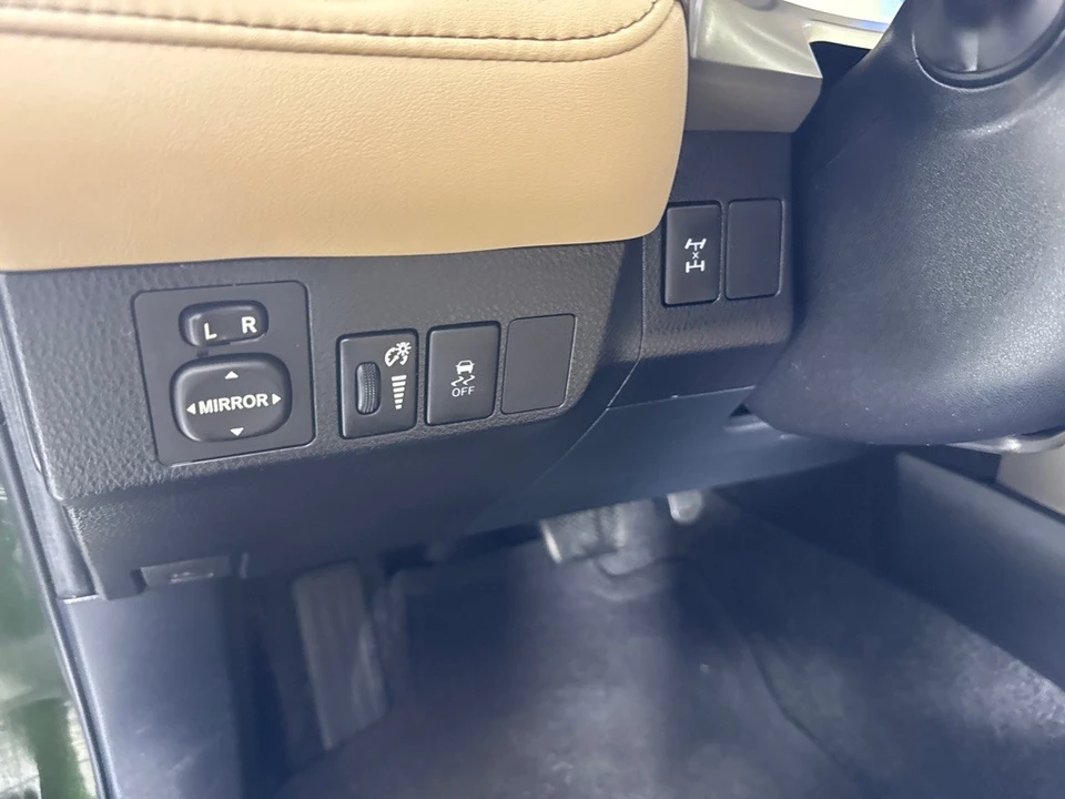 2013 Toyota RAV4 4th Gen - Image 17 of 21