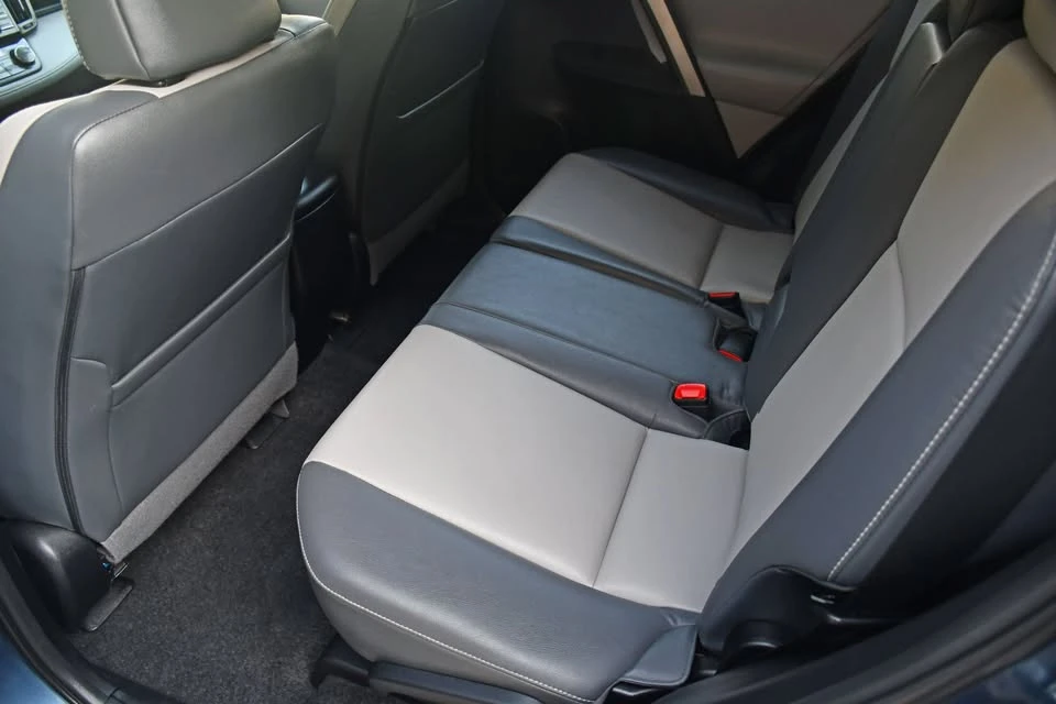 2013 Toyota RAV4 4th Gen - Image 18 of 20