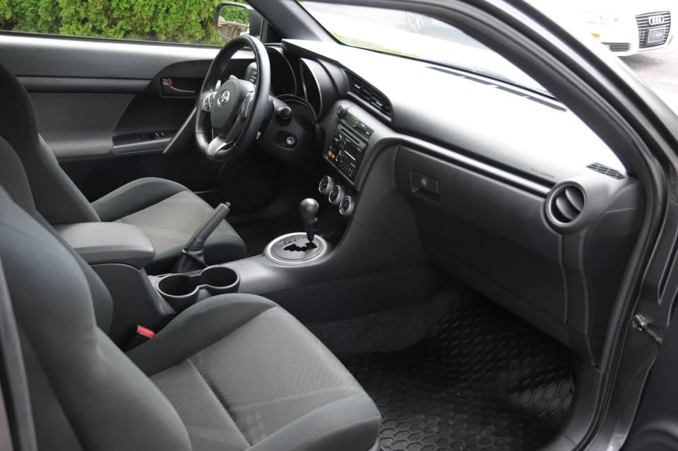 2013 Toyota Celica - Image 12 of 18
