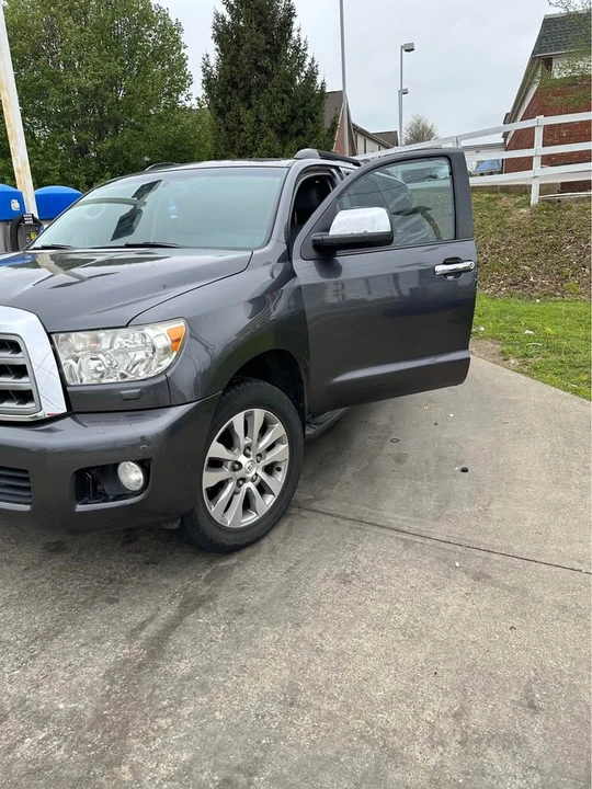 2013 Toyota Sequoia 2nd Gen - Image 2 of 19