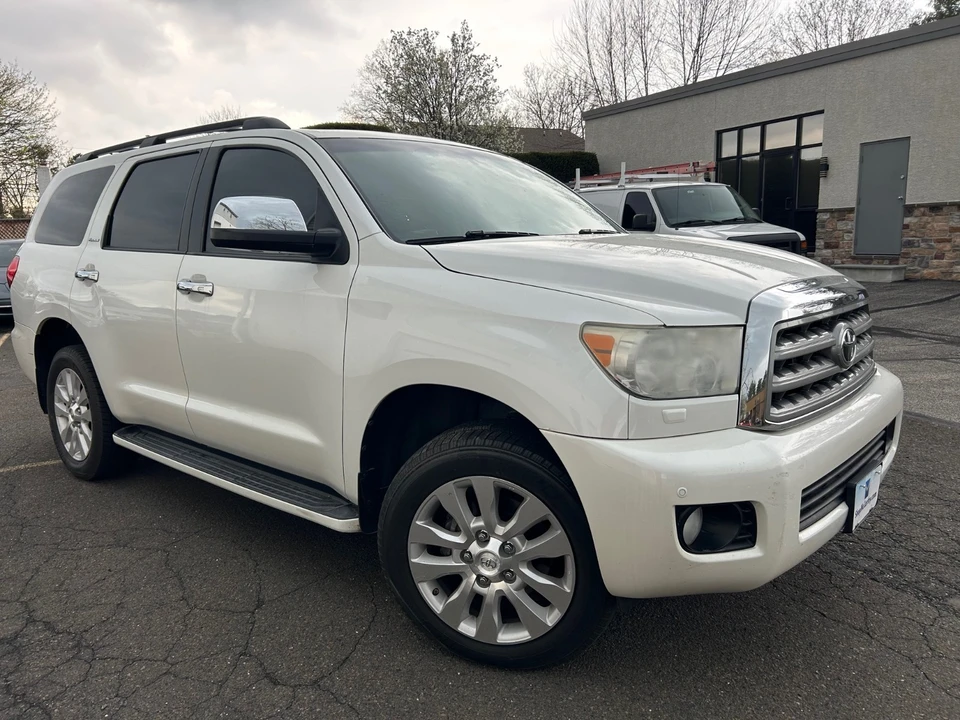 2013 Toyota Sequoia 2nd Gen - Image 2 of 20