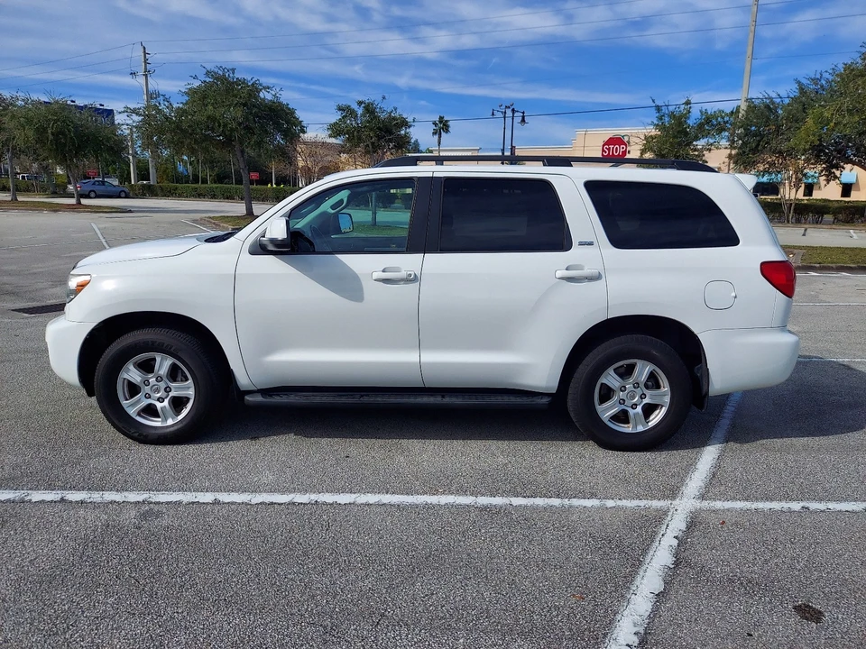 2013 Toyota Sequoia 2nd Gen - Image 2 of 21