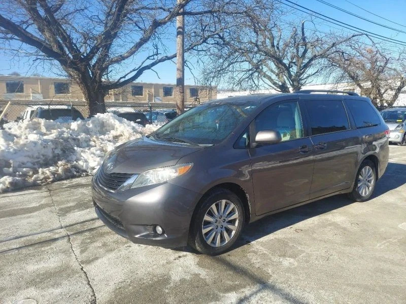 2013 Toyota Sienna 3rd Gen - Image 7 of 12