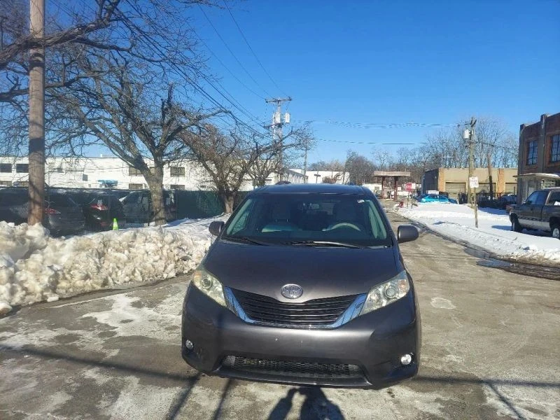 2013 Toyota Sienna 3rd Gen - Image 8 of 12