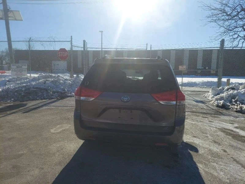 2013 Toyota Sienna 3rd Gen - Image 4 of 12