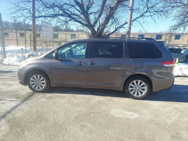 2013 Toyota Sienna 3rd Gen - Image 6 of 12