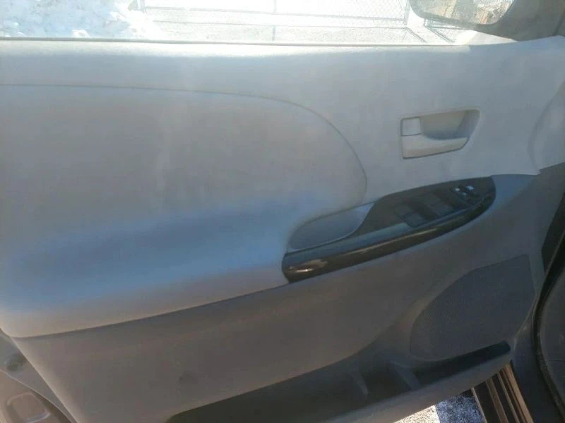 2013 Toyota Sienna 3rd Gen - Image 9 of 12