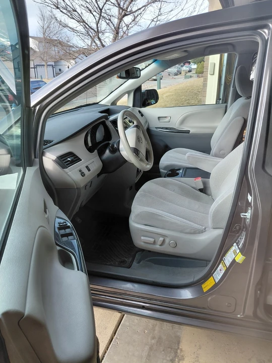 2013 Toyota Sienna 3rd Gen - Image 5 of 17