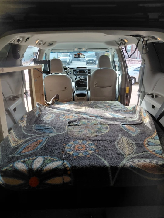 2013 Toyota Sienna 3rd Gen - Image 13 of 17