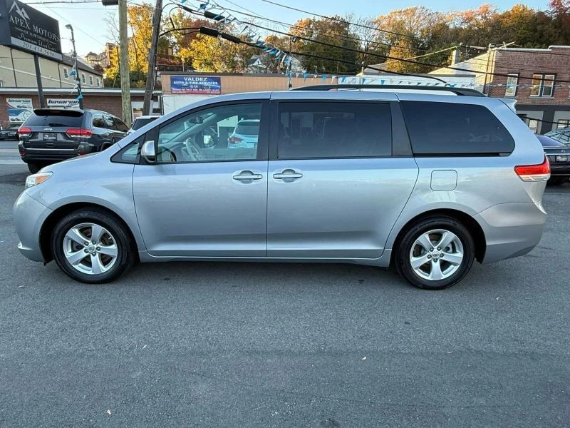 2013 Toyota Sienna 3rd Gen - Image 4 of 12