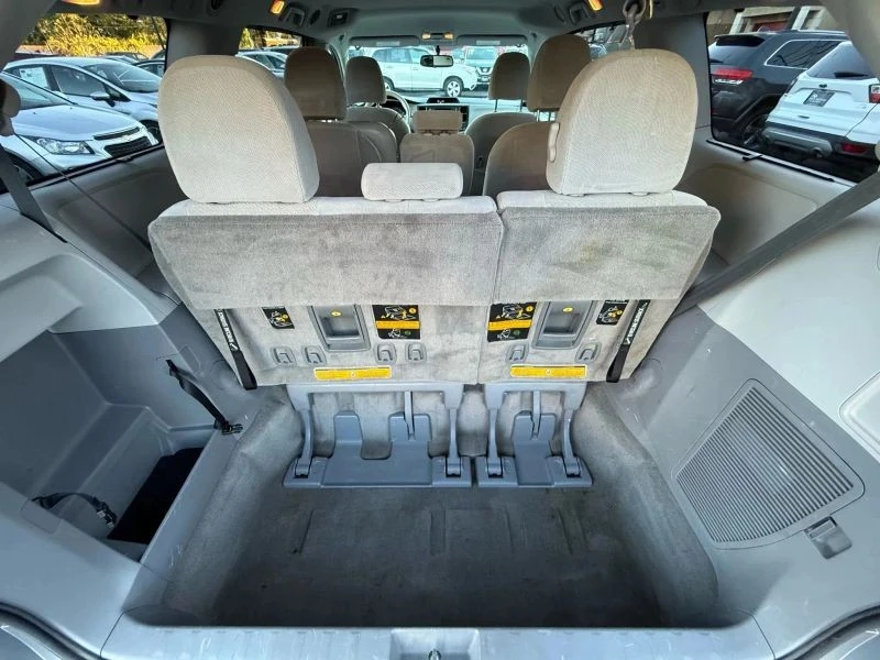 2013 Toyota Sienna 3rd Gen - Image 10 of 12