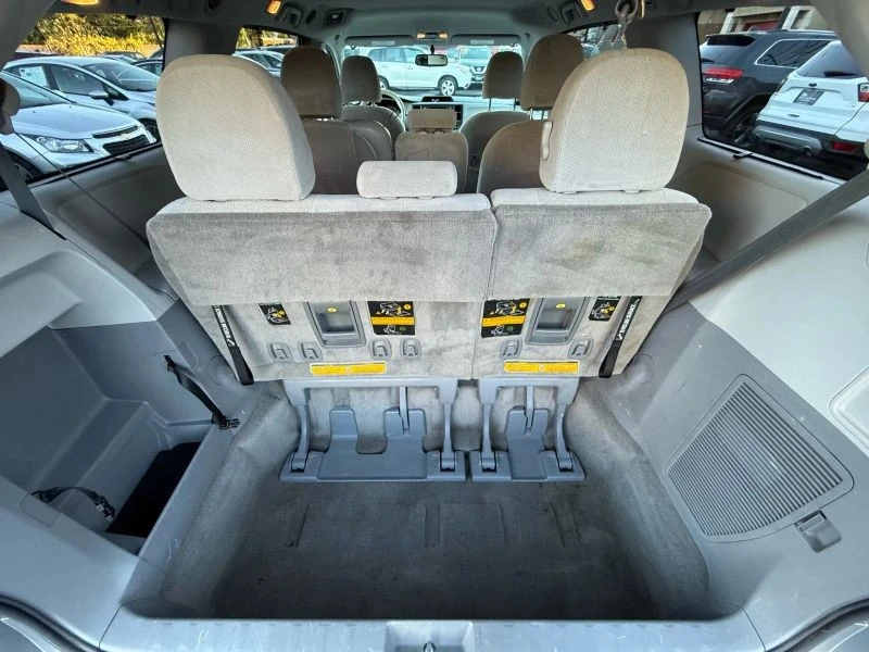 2013 Toyota Sienna 3rd Gen - Image 10 of 12