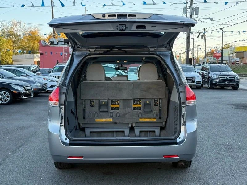 2013 Toyota Sienna 3rd Gen - Image 9 of 12