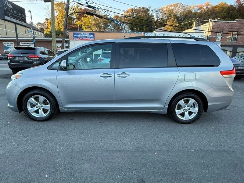 2013 Toyota Sienna 3rd Gen - Image 4 of 12