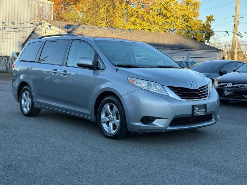 2013 Toyota Sienna 3rd Gen - Image 3 of 12