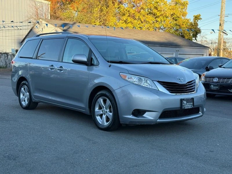 2013 Toyota Sienna 3rd Gen - Image 3 of 12