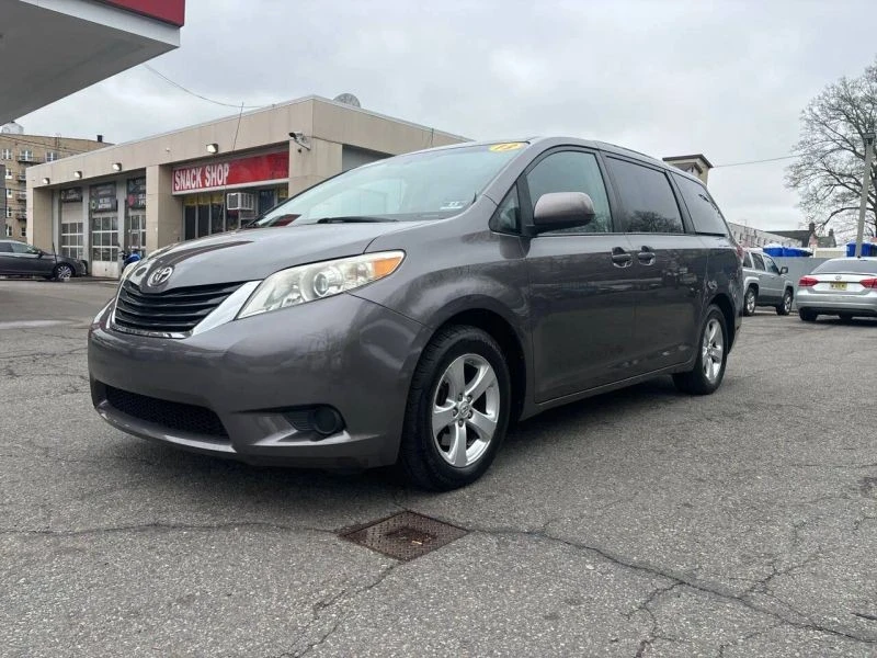 2013 Toyota Sienna 3rd Gen - Image 3 of 12