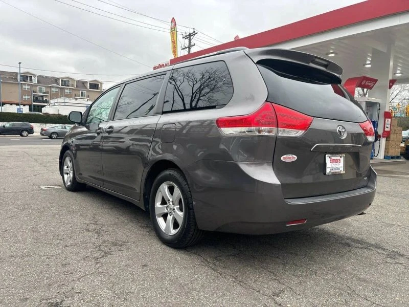 2013 Toyota Sienna 3rd Gen - Image 4 of 12