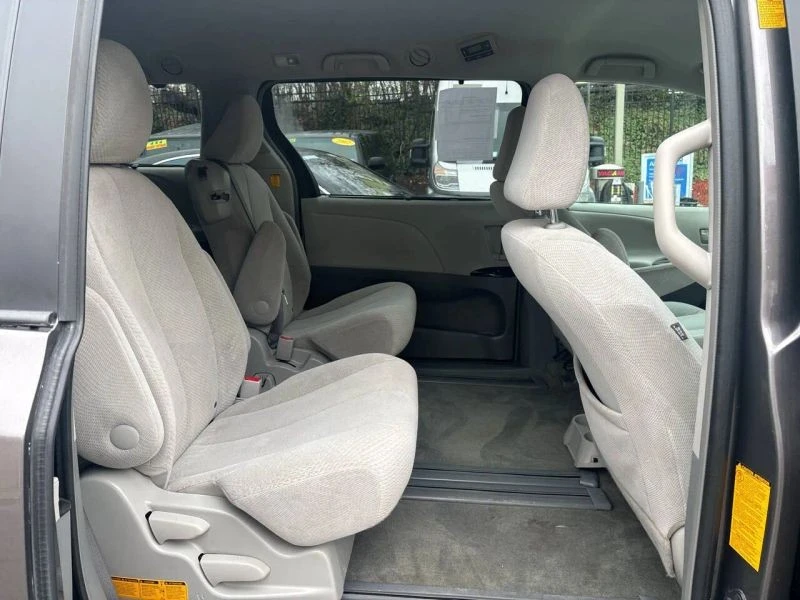 2013 Toyota Sienna 3rd Gen - Image 9 of 12