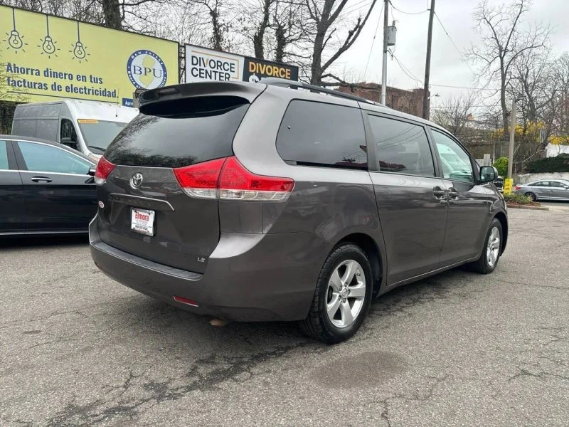2013 Toyota Sienna 3rd Gen - Image 6 of 12