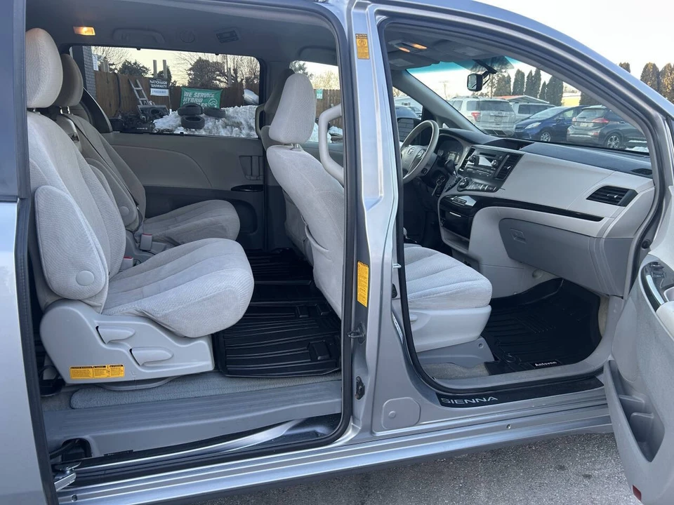 2013 Toyota Sienna 3rd Gen - Image 13 of 16