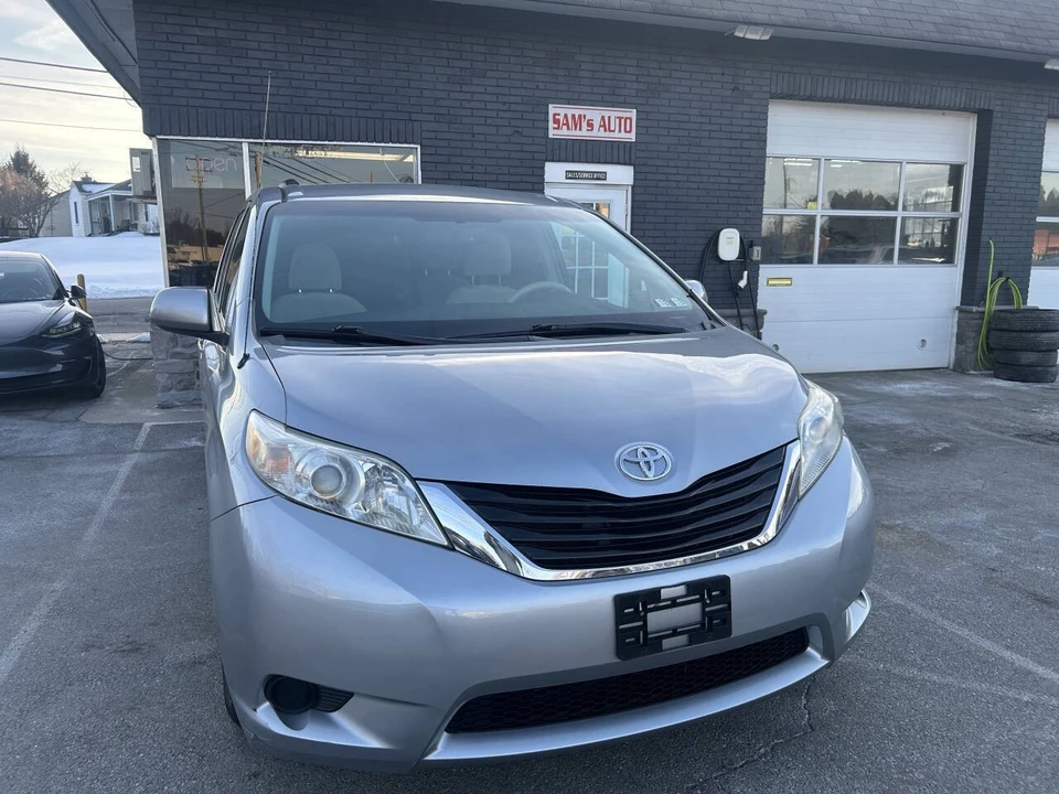 2013 Toyota Sienna 3rd Gen - Image 2 of 16