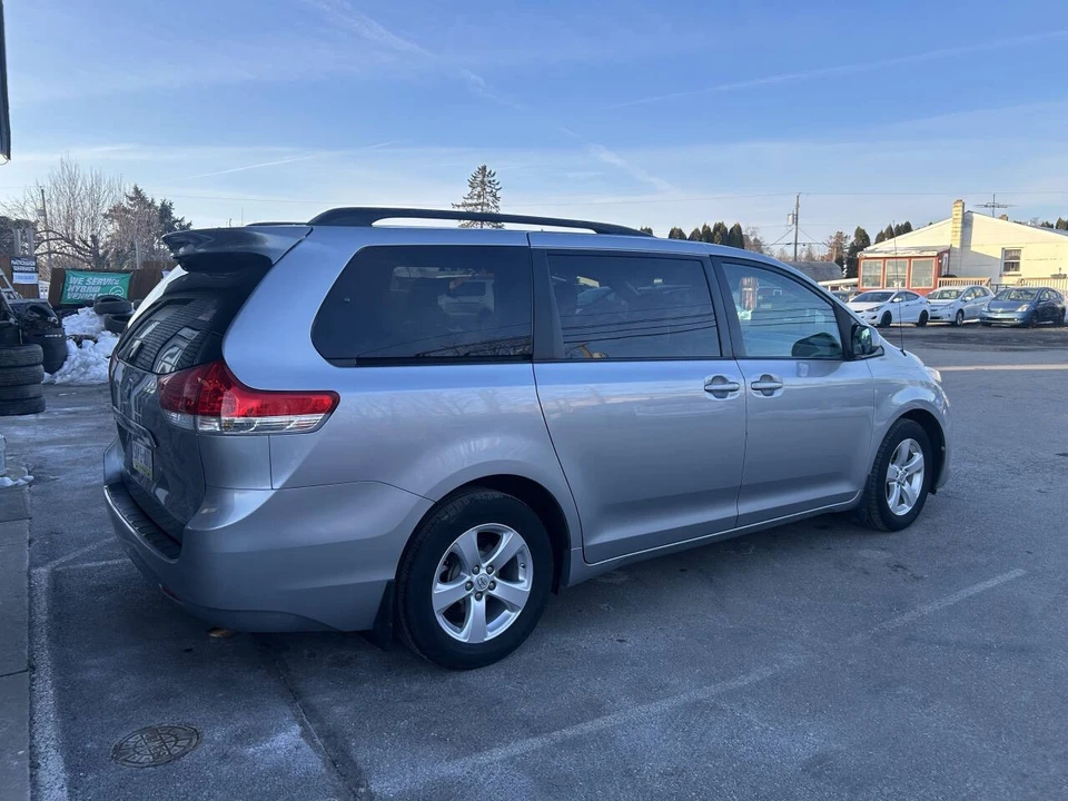 2013 Toyota Sienna 3rd Gen - Image 4 of 16