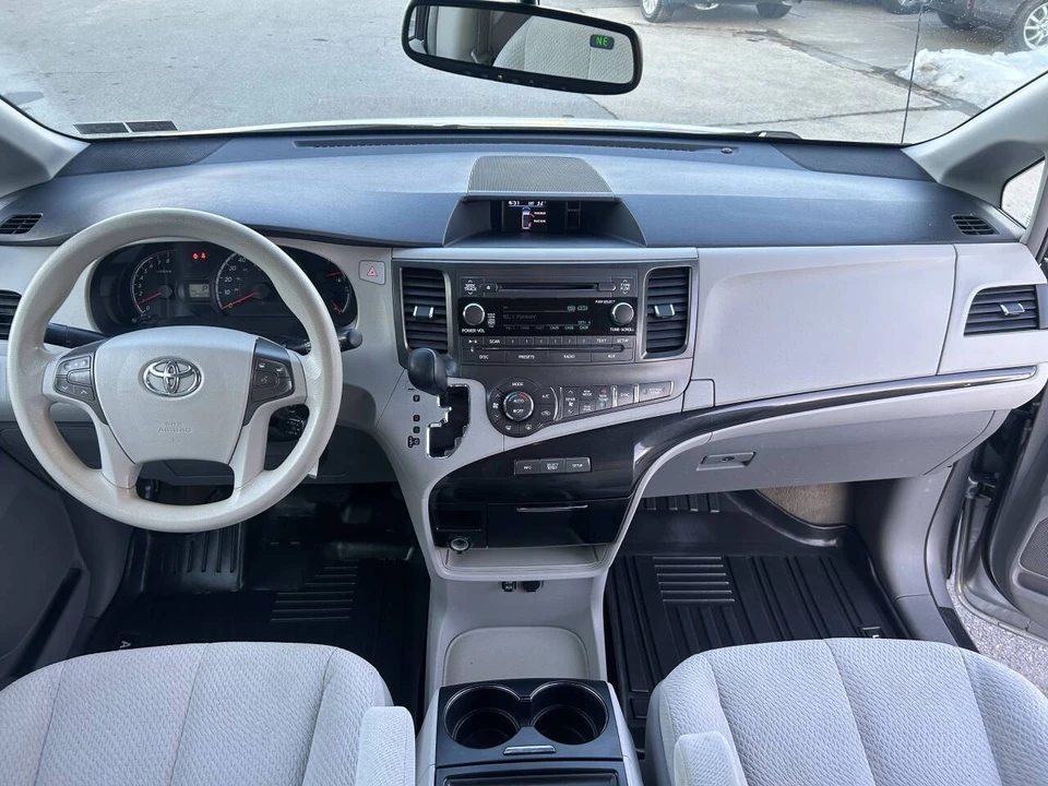2013 Toyota Sienna 3rd Gen - Image 15 of 16