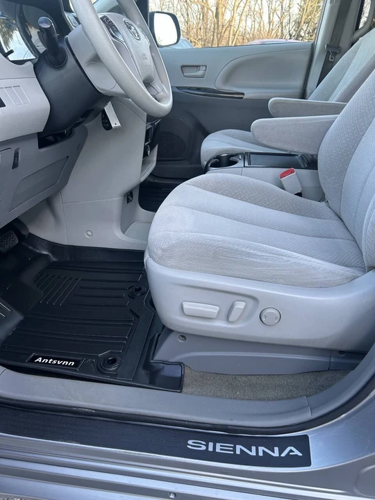 2013 Toyota Sienna 3rd Gen - Image 9 of 16