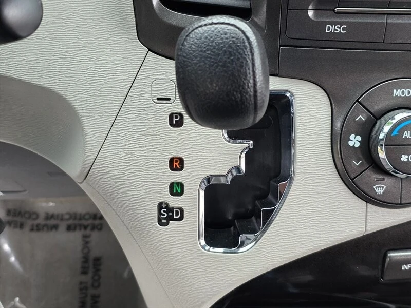 2013 Toyota Sienna 3rd Gen - Image 21 of 21