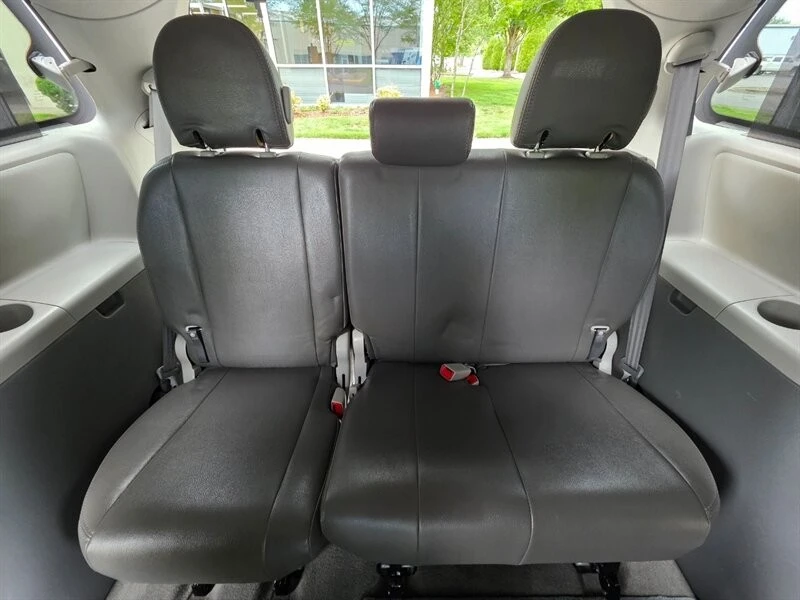 2013 Toyota Sienna 3rd Gen - Image 17 of 21